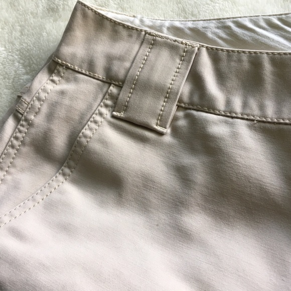 {BANANA REPUBLIC} Stretch Cream Slim Cropped Pant - Picture 3 of 6